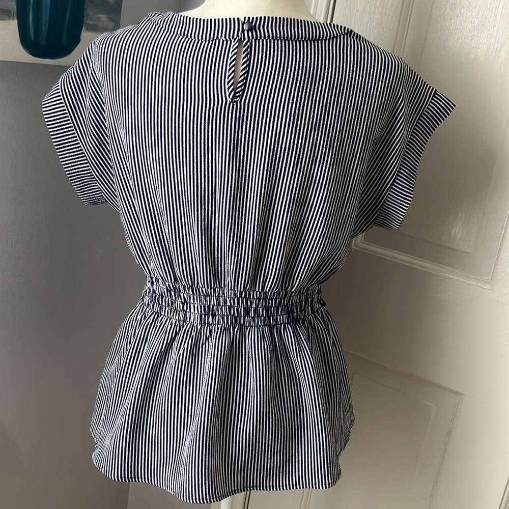 Flattering fitted blue and white peplum blouse top M EUC - Picture 6 of 14